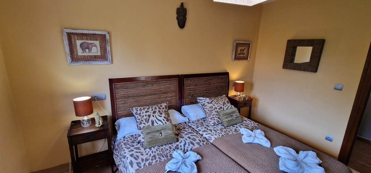 Dormitorio twin con ambiente tranquilo y natural