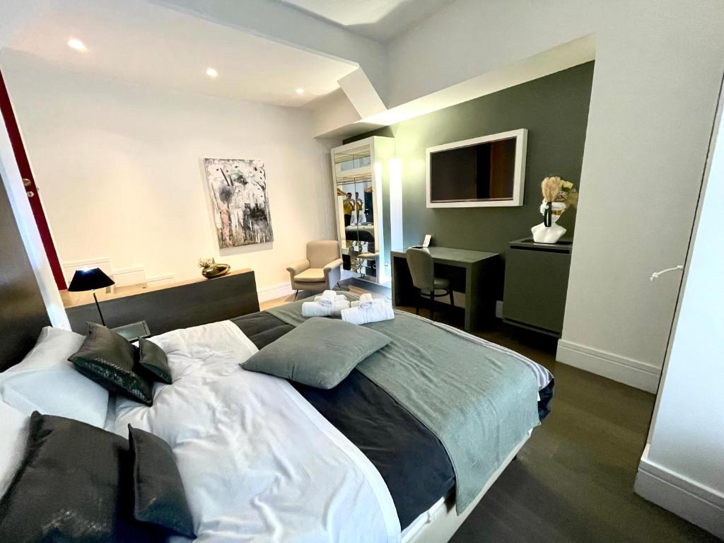 Camera Tripla Superior Deluxe - Venere Room