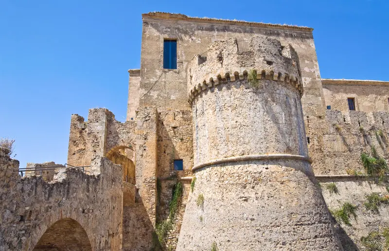 Rocca Imperiale: un borgo e un castello di Federico II