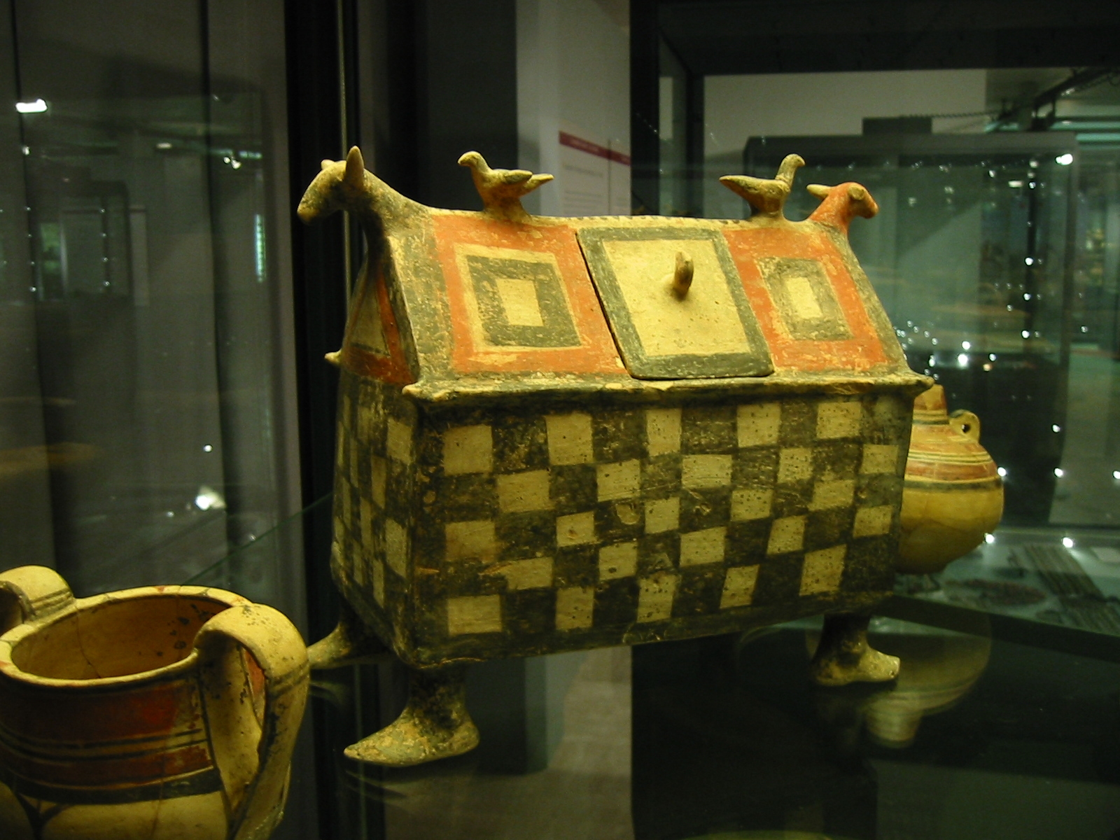 Policoro è una città ricca di storia e cultura, situata nel cuore della Magna Grecia. Qui puoi esplorare le antiche rovine di Herakleia, una delle città più importanti dell'epoca greca. Passeggiando tra i resti archeologici, potrai immergerti nella s